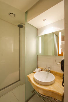 Sunday Hotel Kingdom Towers Formerly Warwick Al Dabab Hotel 4*