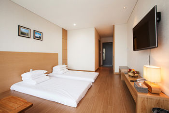 You Us Hotel 3*