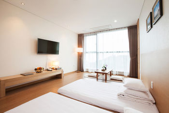 You Us Hotel 3*