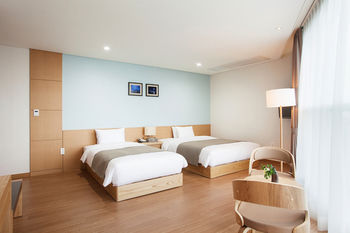 You Us Hotel 3*