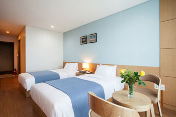 You Us Hotel 3*