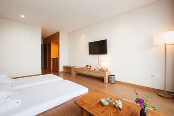 You Us Hotel 3*
