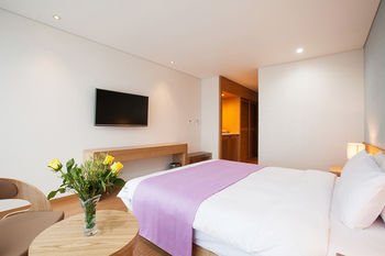You Us Hotel 3*