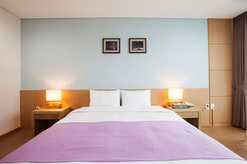 You Us Hotel 3*