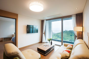 You Us Hotel 3*
