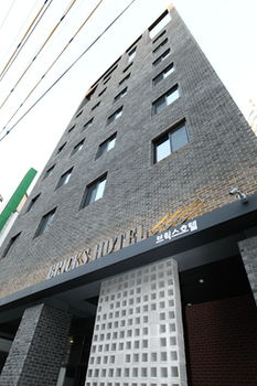 Bricks Hotel 3*