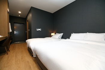 Bricks Hotel 3*