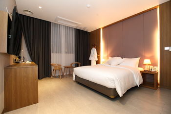 Bricks Hotel 3*