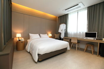 Bricks Hotel 3*