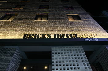 Bricks Hotel 3*