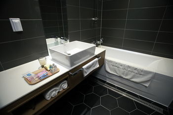 Bricks Hotel 3*