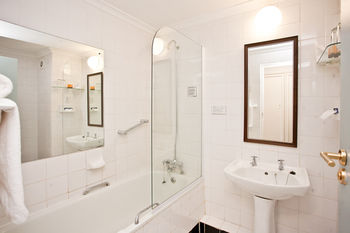 Queen’s Hotel by BON Hotels 4*