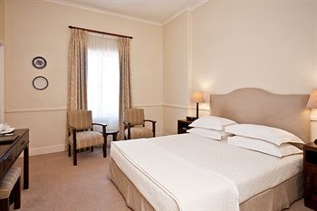 Queen’s Hotel by BON Hotels 4*