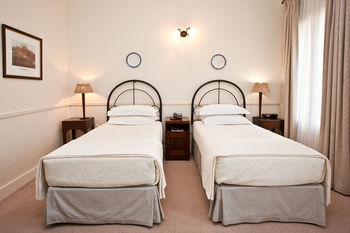 Queen’s Hotel by BON Hotels 4*