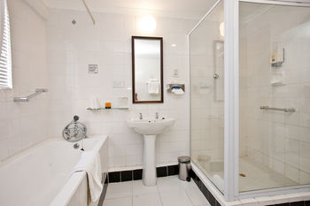 Queen’s Hotel by BON Hotels 4*