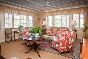 Queen’s Hotel by BON Hotels 4*