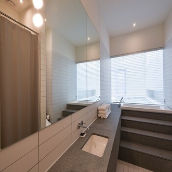 Hotel 498 2*