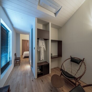 Hotel 498 2*