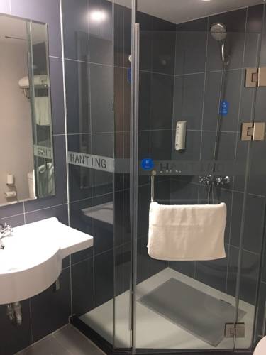 HanTing Hotel (Harbin Railway Station South Square Hushi Building) 2*