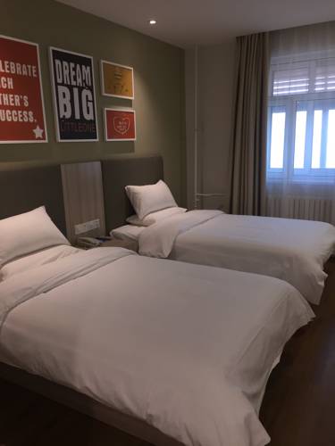 HanTing Hotel (Harbin Railway Station South Square Hushi Building) 2*