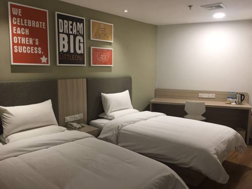 HanTing Hotel (Harbin Railway Station South Square Hushi Building) 2*