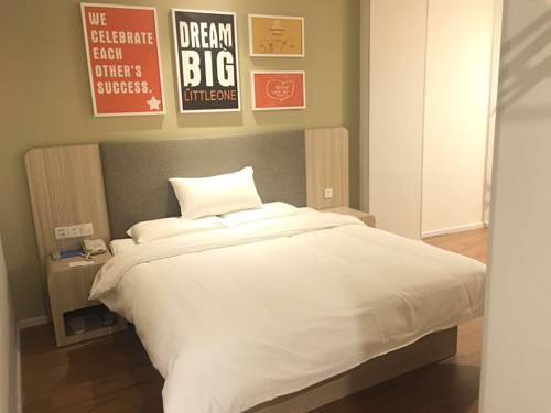 HanTing Hotel (Harbin Railway Station South Square Hushi Building) 2*