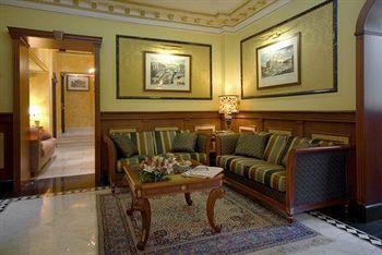 Hotel Manfredi Suite In Rome 3*
