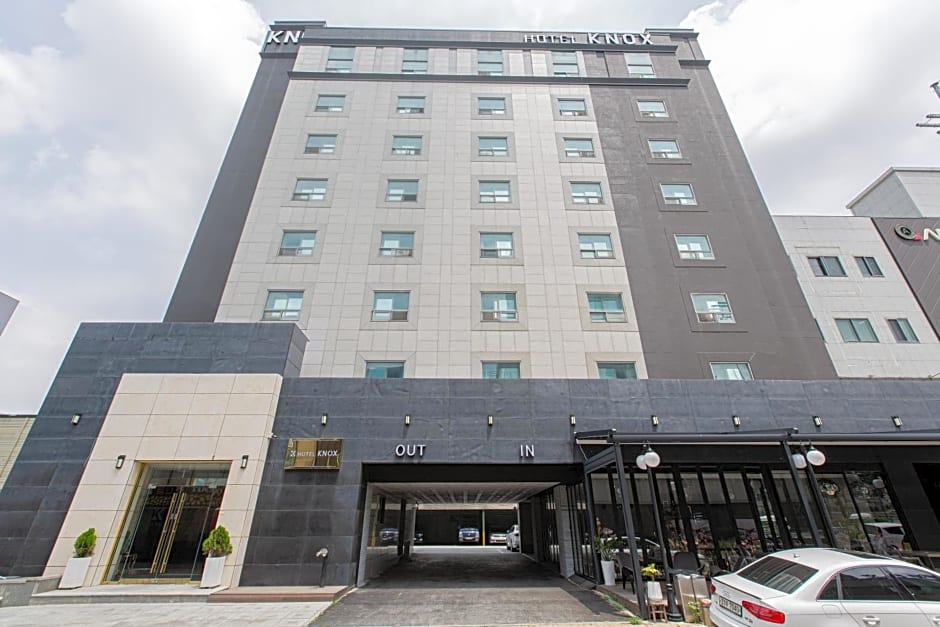 Knox Hotel 3*