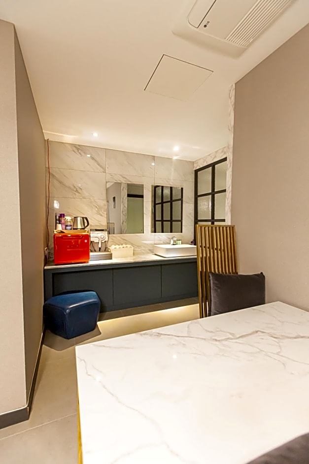 Knox Hotel 3*