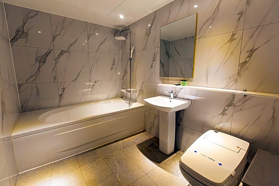 Knox Hotel 3*