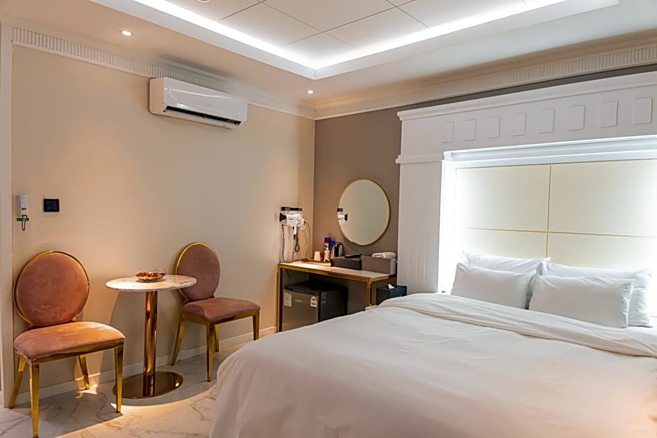 Knox Hotel 3*