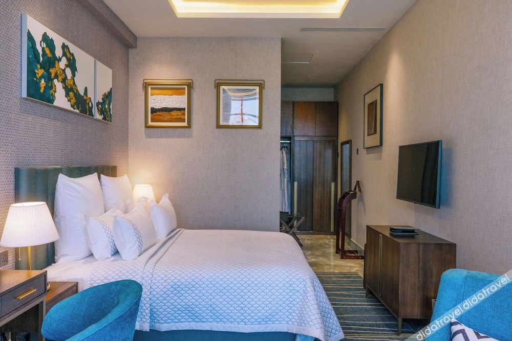 IRIS INN NARJIS 0*