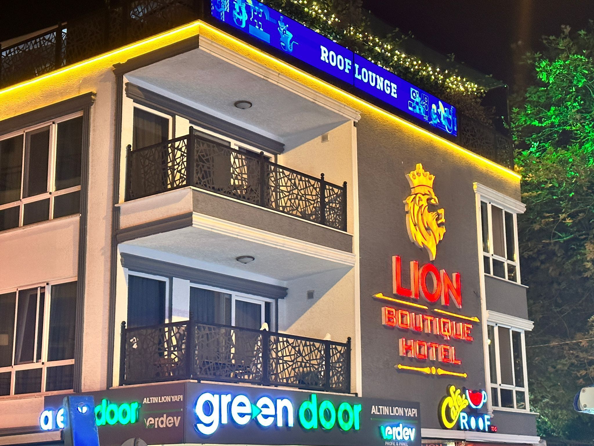 Lion Boutique Hotel 3*