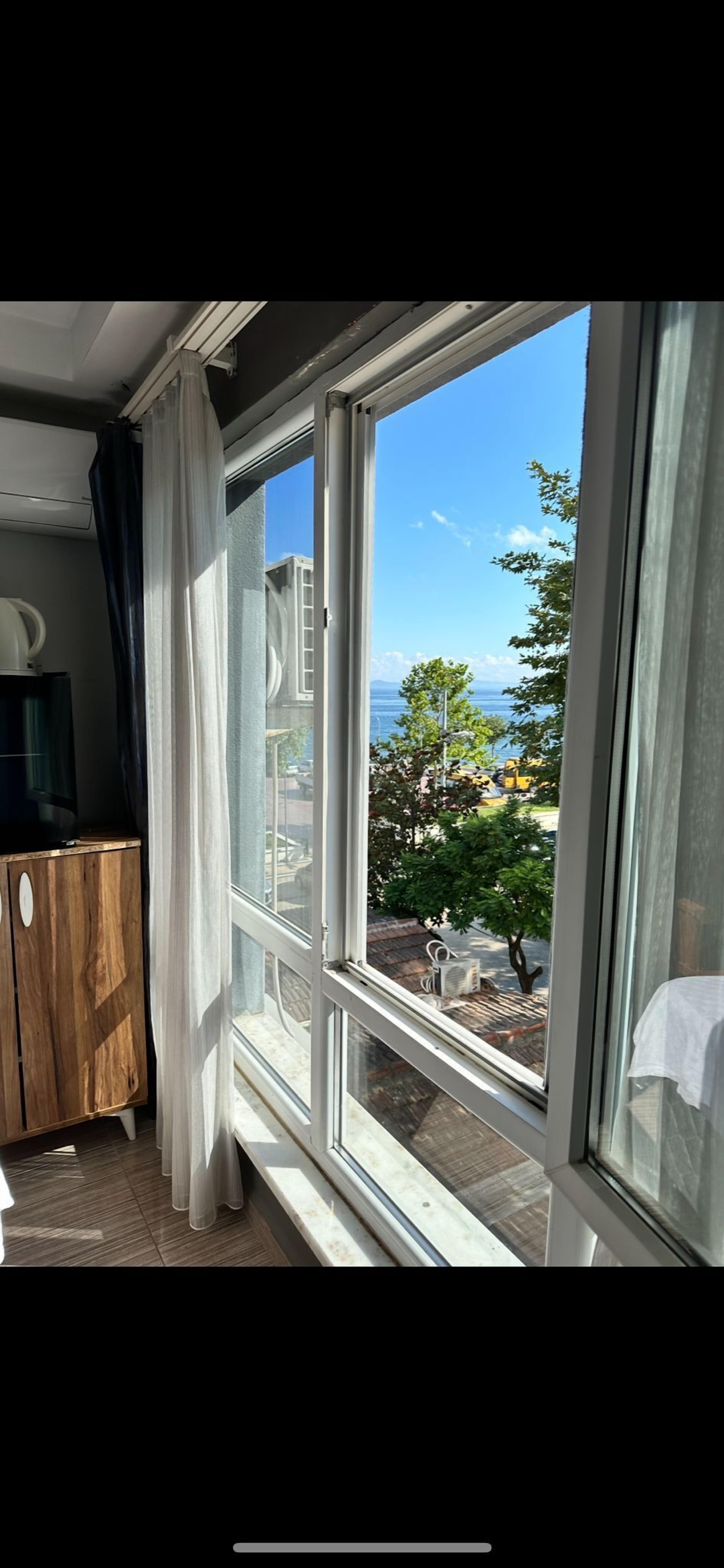 Lion Boutique Hotel 3*