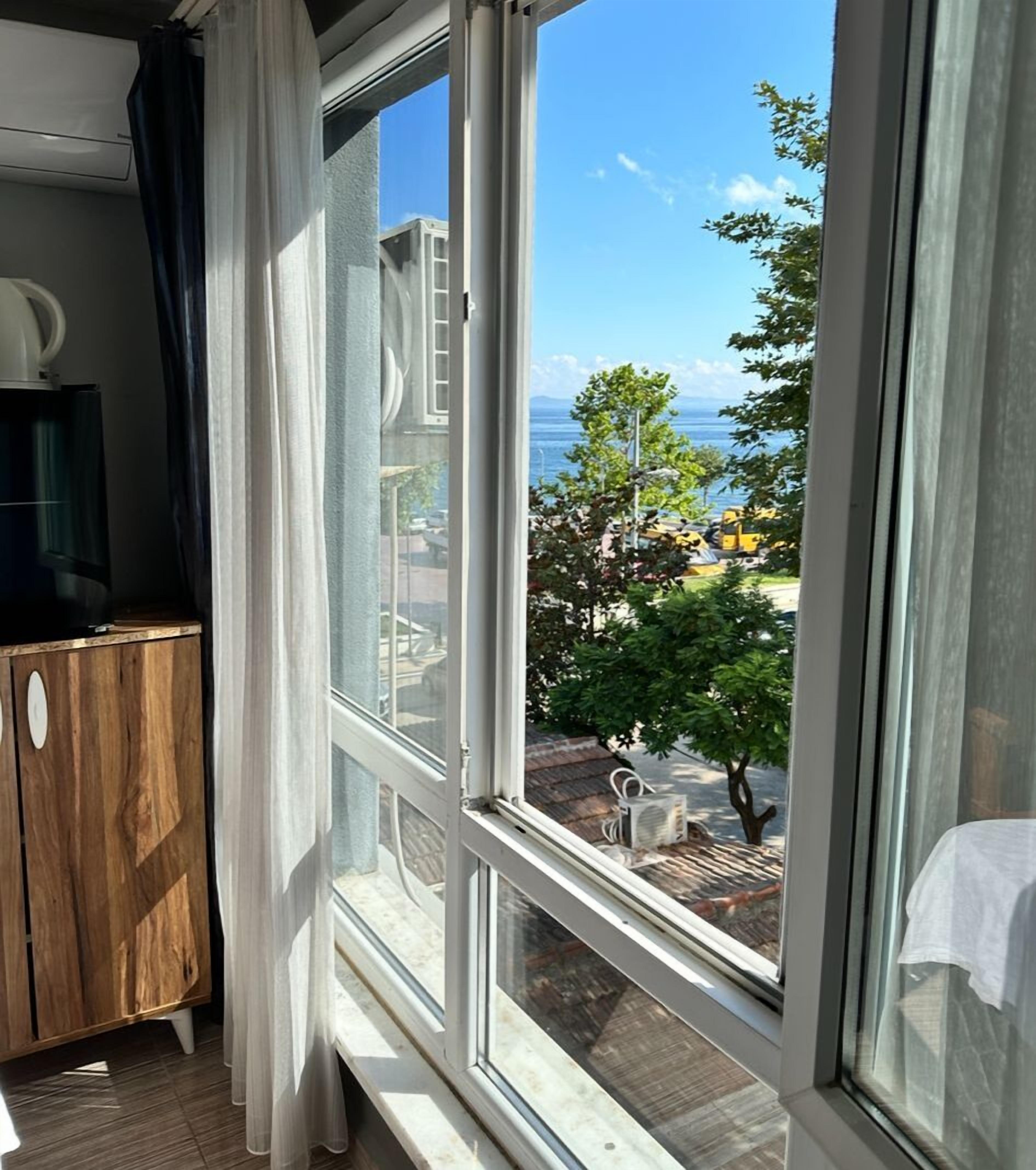 Lion Boutique Hotel 3*