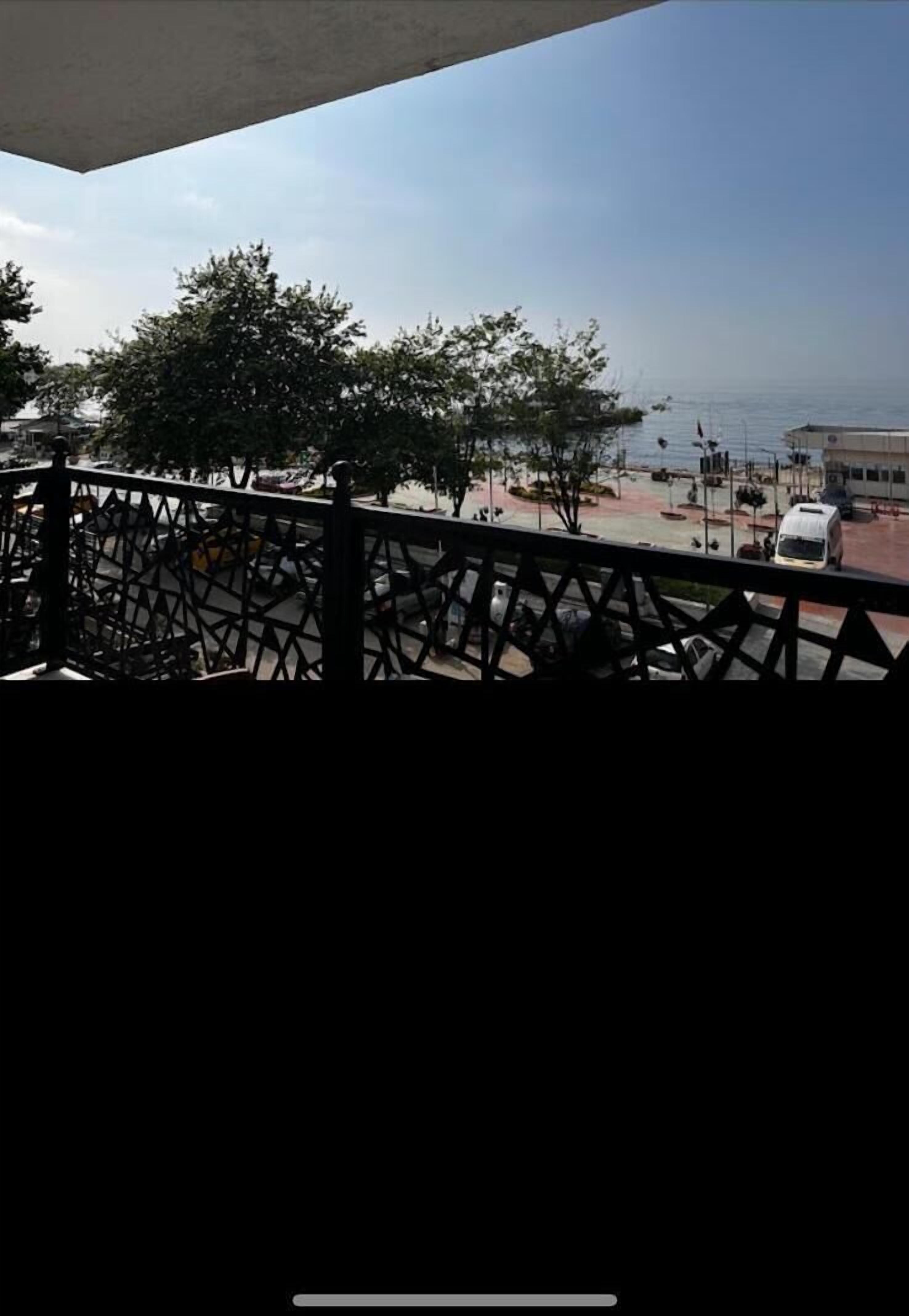 Lion Boutique Hotel 3*