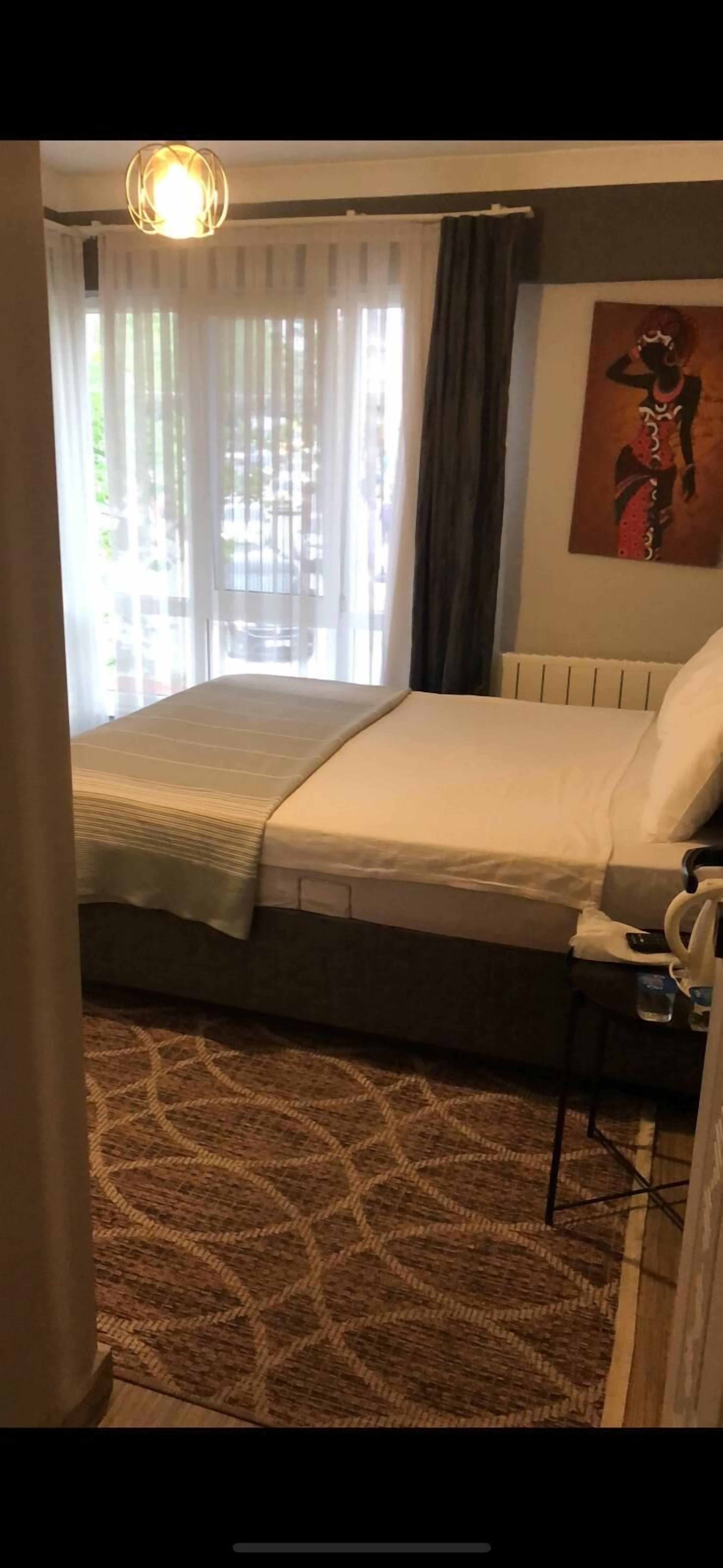 Lion Boutique Hotel 3*