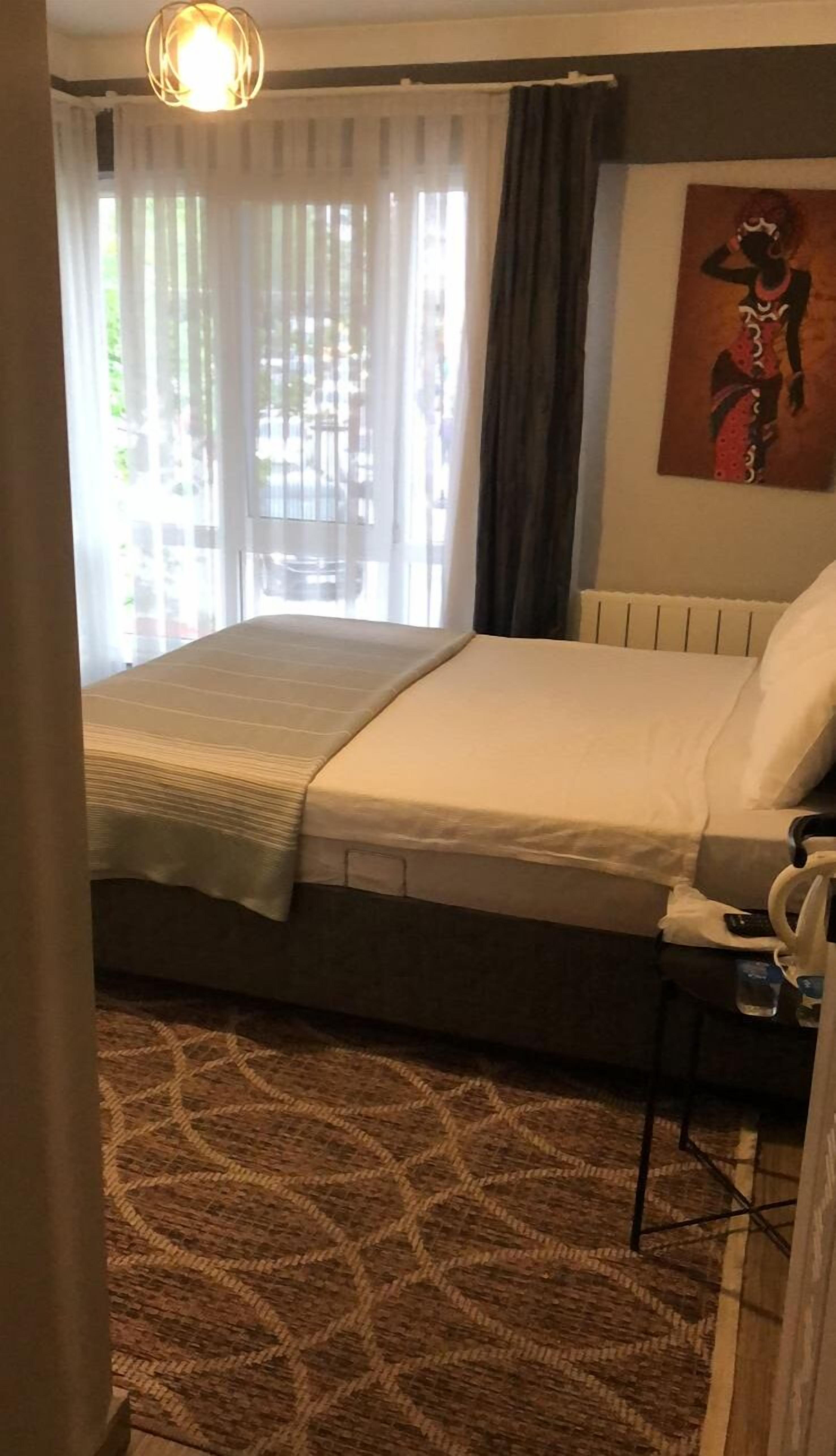 Lion Boutique Hotel 3*