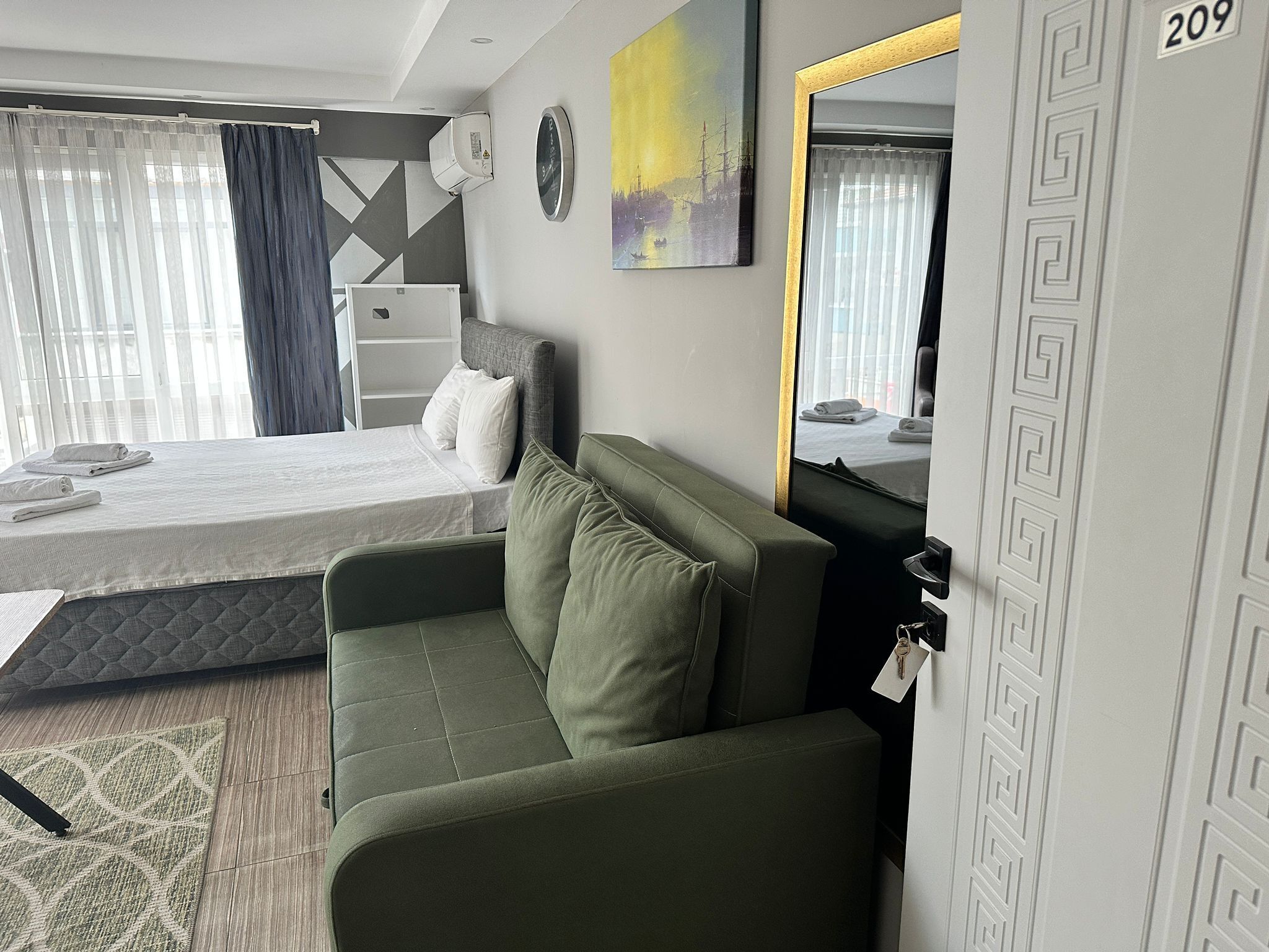 Lion Boutique Hotel 3*