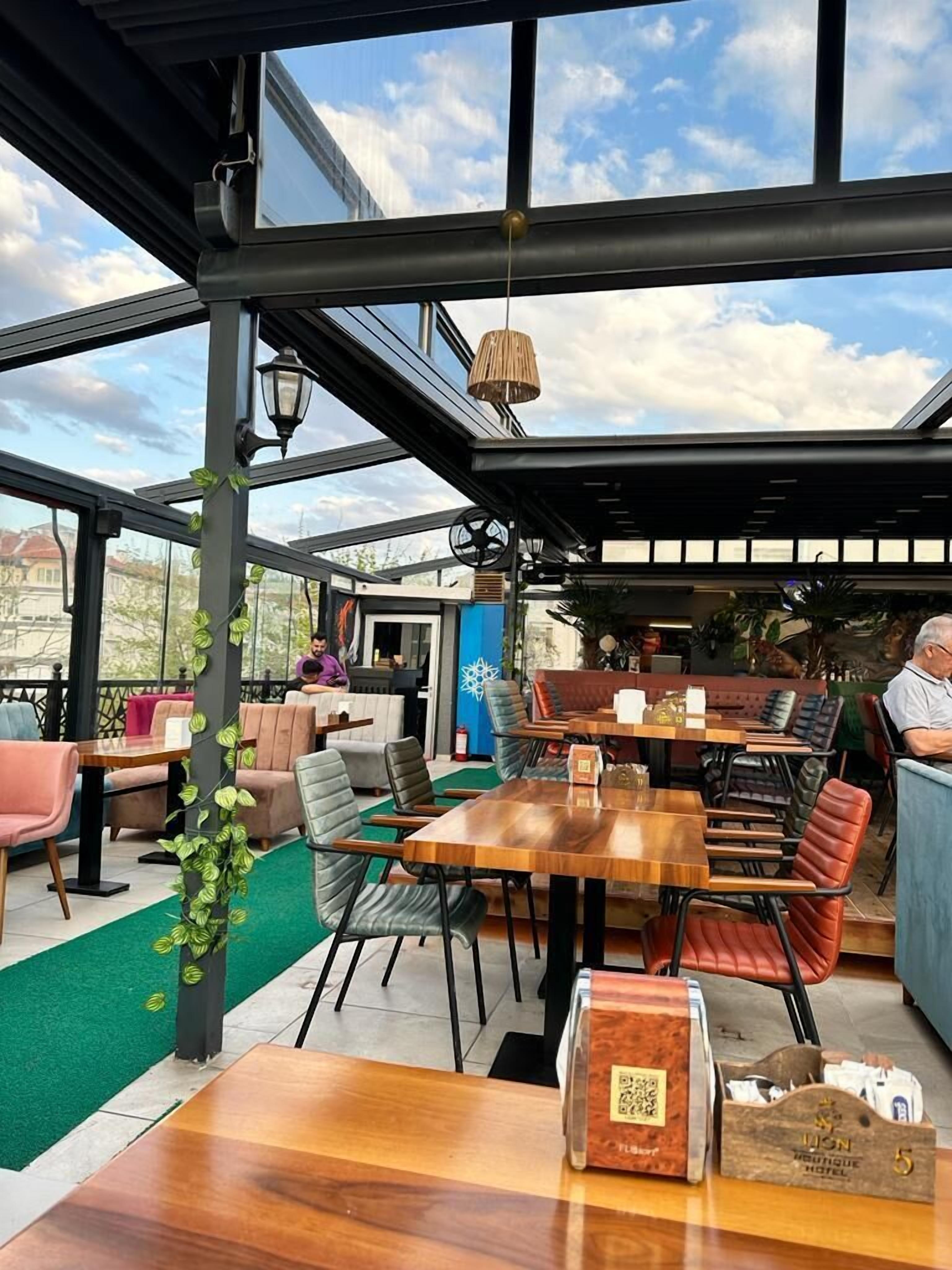 Lion Boutique Hotel 3*