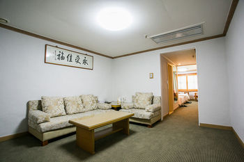 Busan Tourist Hotel 3*