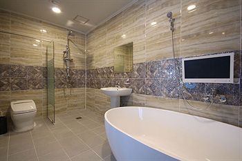 Airport Hotel 3*