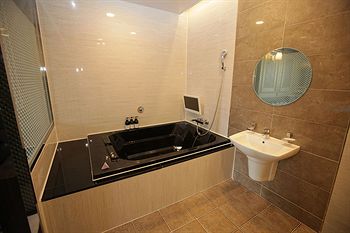 Airport Hotel 3*