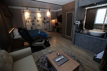 Airport Hotel 3*