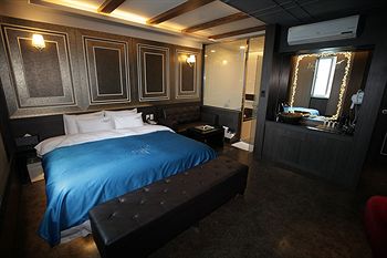 Airport Hotel 3*
