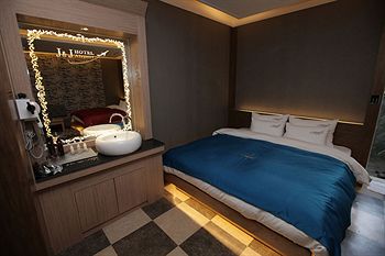 Airport Hotel 3*