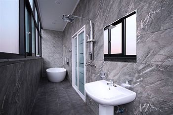 Airport Hotel 3*