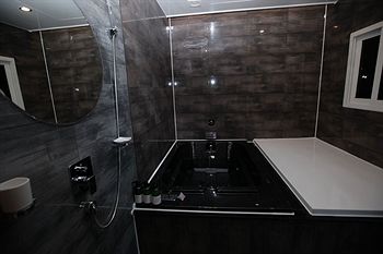 Airport Hotel 3*