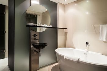 Colosseum Hotel 4*