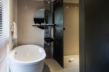 Colosseum Hotel 4*